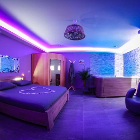 Nuit Vip Spa Sauna Privatif Le Rove Екстериор снимка