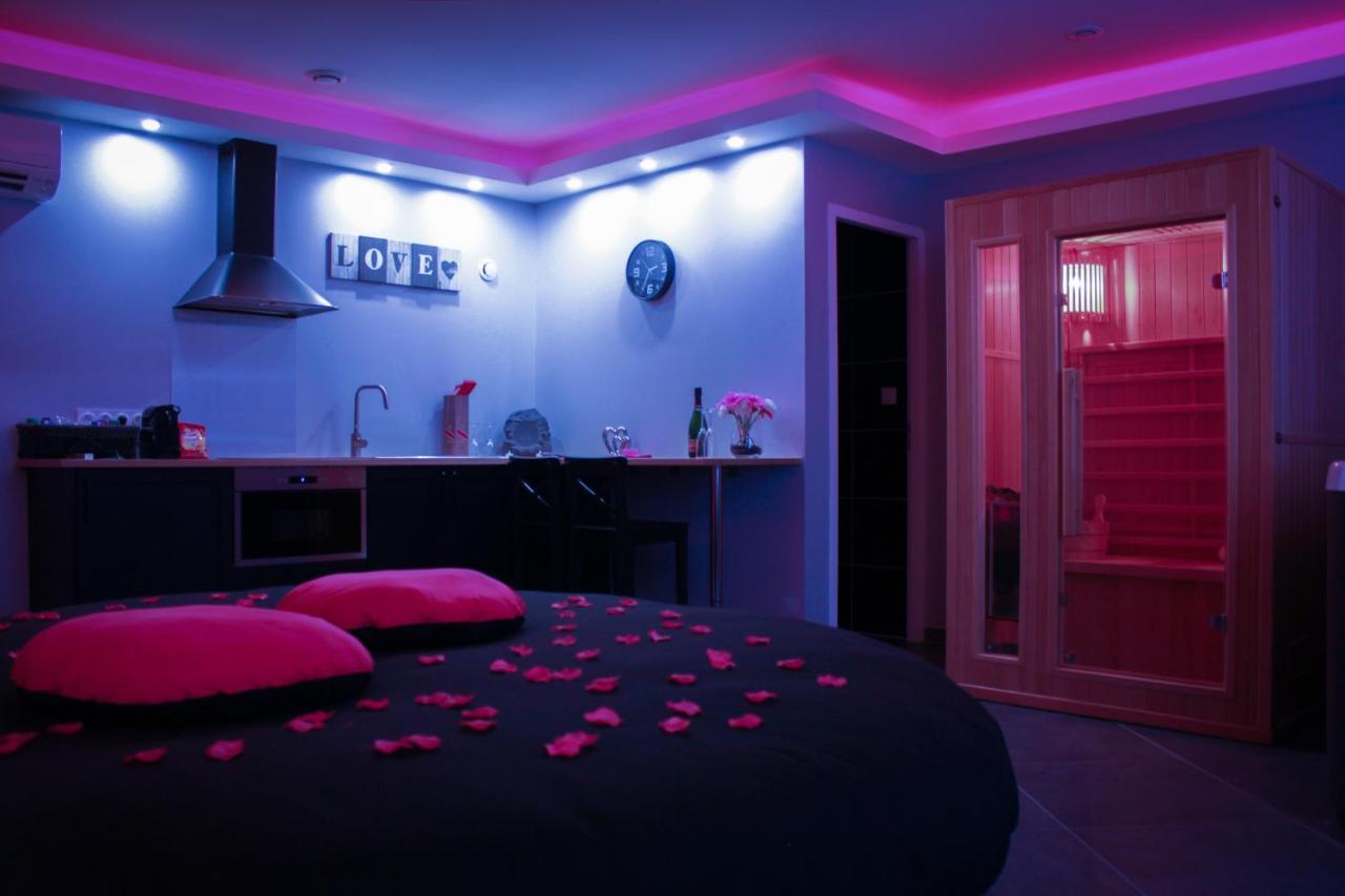 Nuit Vip Spa Sauna Privatif Le Rove Екстериор снимка