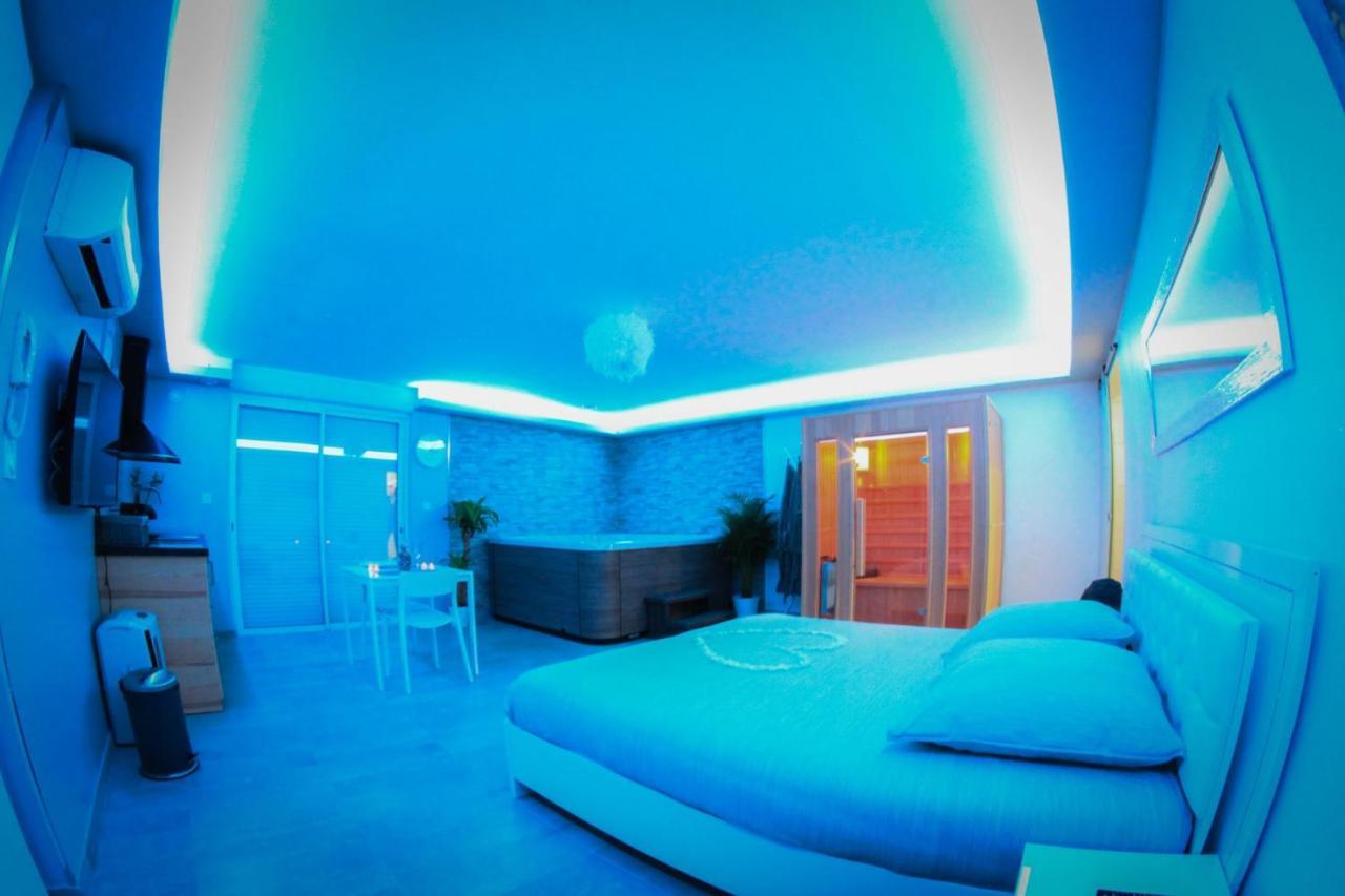 Nuit Vip Spa Sauna Privatif Le Rove Екстериор снимка